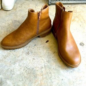 Brown ankle boots! Brand: wonderly